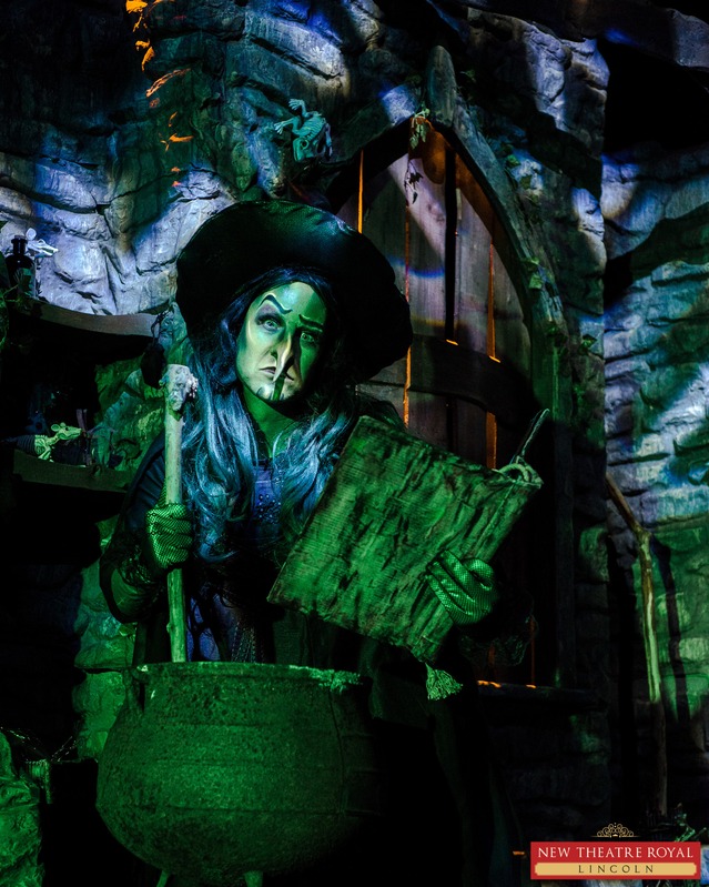 Immersive set and props